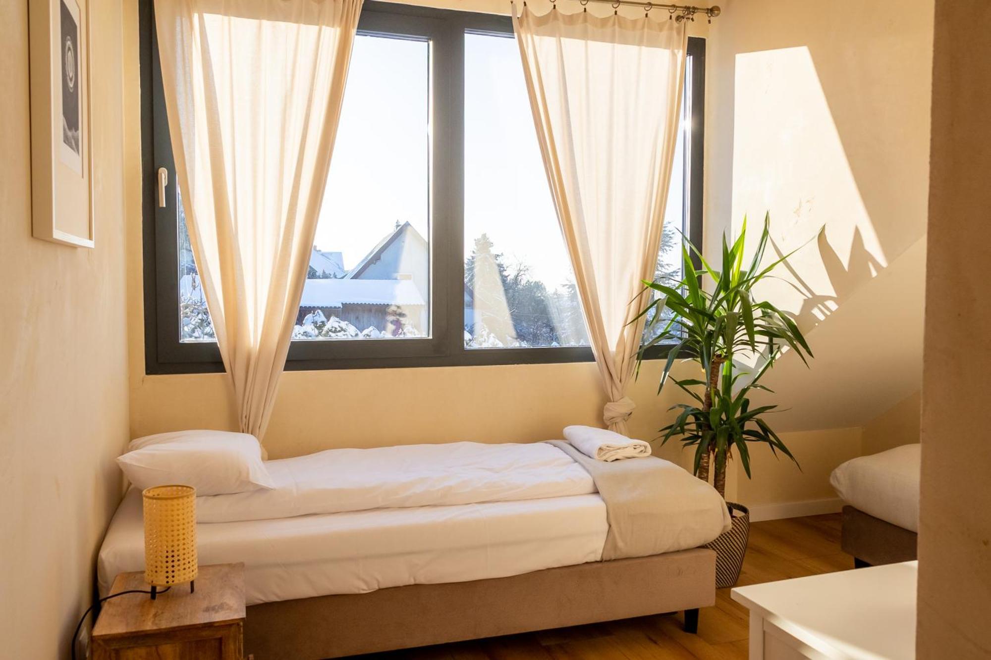 Blisshouse Luxurious Calm And Energetic Spot Near By Surrounded By The Forest Where Will Find Your Peace And Your People Gasthuis